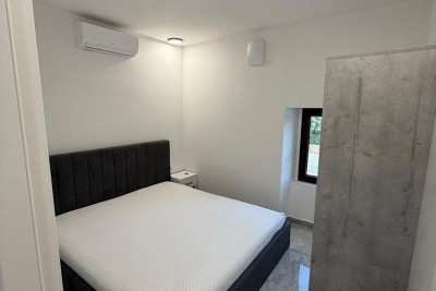 Šarmantna kamena kuća u nizu s pogledom na more 14