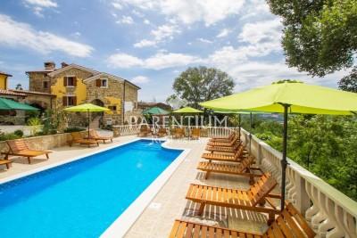 Una spaziosa villa con piscina nel centro dell'Istria