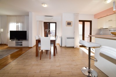 An apartment with a terrace and a view of the sea near the center in a sought-after location 3