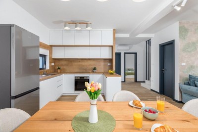 Moderne Villa mit Pool und herrlichem Meerblick 9