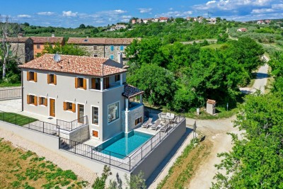 Buje okolica – elegantna kuća s bazenom i panoramskim pogledom