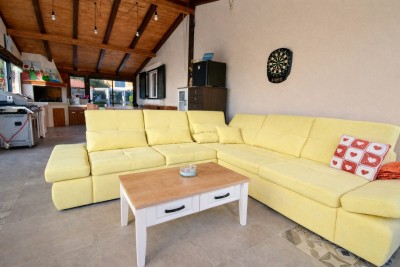 Ekskluzivna kuća – oaza mira s bazenom i garažom 37