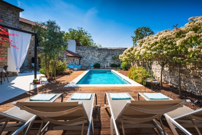 Središnja Istra, Obnovljena kamena vila s bazenom 7