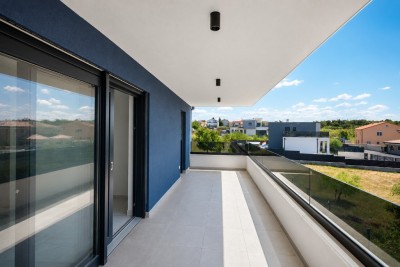 Novigrad, neue Wohnung mit Dachterrasse und Meerblick