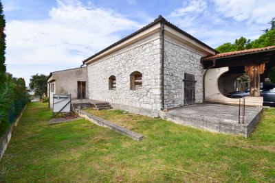 A large estate in the style of a castle with a lot of potential not far from the center of Poreč - under construction 8