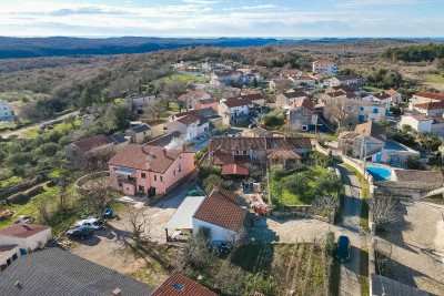 Una bella casa in pietra completamente ristrutturata in un tranquillo villaggio istriano con un ampio cortile 14