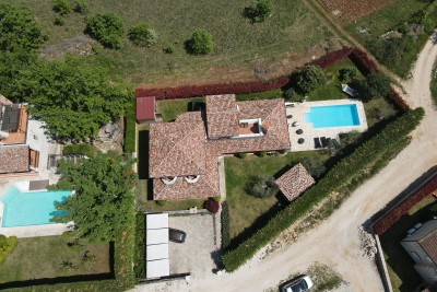 Rustic villa with pool and large yard 40