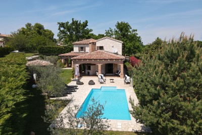 Rustikale Villa mit Pool und großem Garten