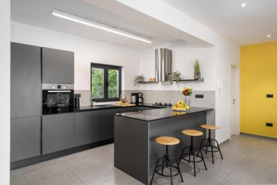Moderna vila s pogledom na more u Poreču 10