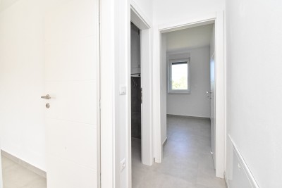 Dvoetažni stan s dvorištem i pogledom na more 9