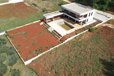 Luxusvilla mit Swimmingpool und Dachterrasse mit herrlichem Blick auf das Meer - in Gebäude