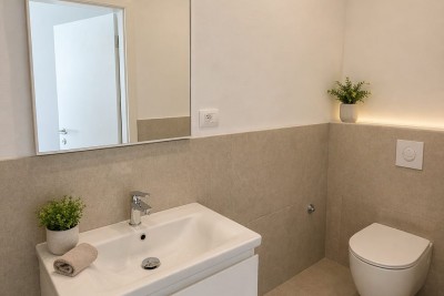 Four-room apartment on the first floor with its own terrace 11