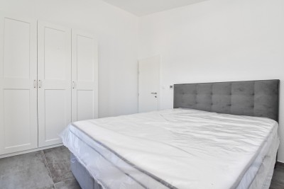 Moderna prizemnica s grijanim bazenom i uređenom okućnicom 23