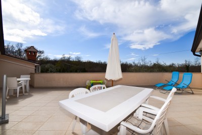 Poreč nei dintorni – ampia casa con 3 appartamenti, grande giardino e potenziale per piscina 36