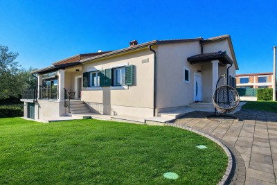 Ekskluzivna kuća – oaza mira s bazenom i garažom 4