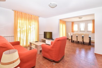 Ekskluziva! Dvojna kuća s bazenom i pogledom na more 10