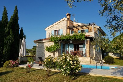 Stone house with a swimming pool and a spacious garden 3