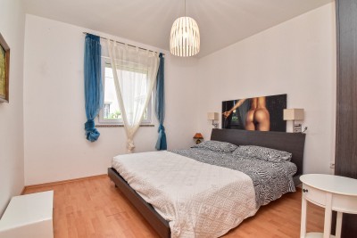 Stan u prizemlju s uređenim vrtom i pogledom na more 16
