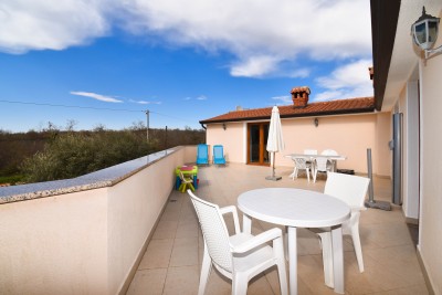 Poreč nei dintorni – ampia casa con 3 appartamenti, grande giardino e potenziale per piscina 35