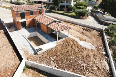 Una villa in pietra autoctona con vista panoramica - nella fase di costruzione 4