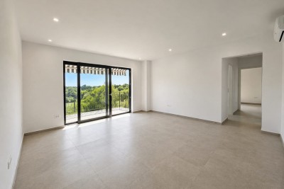 Four-room apartment on the first floor with its own terrace 5