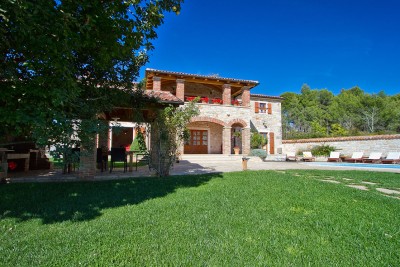 Stone Istrian indigenous villa with pool