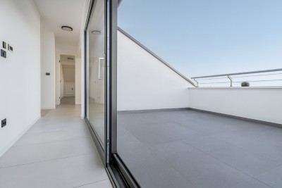 Luxury penthouse in the city center with a fantastic terrace and sea view 10