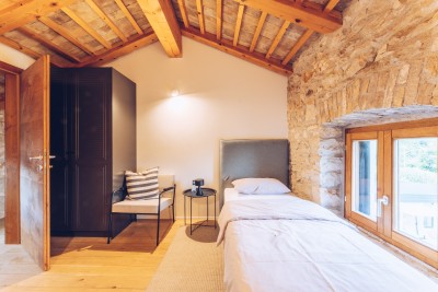 Novigrad okolica, unikatna kamena vila s bazenom 13