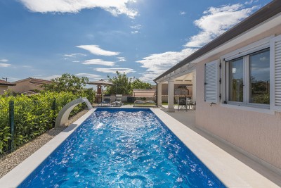 Casa con piscina vicino a Parenzo