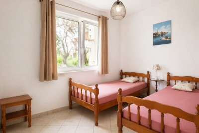 Šarmantna kamena kuća s pomoćnim objektom na prostranom zemljištu 18