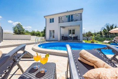 Una nuova casa arredata con piscina in una posizione tranquilla vicino a Parenzo 10