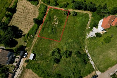 Building Land Near Poreč – 692 m² in a Quiet Location, Only 7 km from