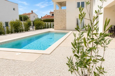 LUXUSVILLA MIT POOL UND MEERBLICK 17