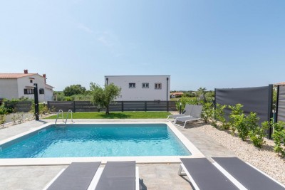 Villa completamente attrezzata con piscina e vista mare vicino a Parenzo e alla spiaggia 6