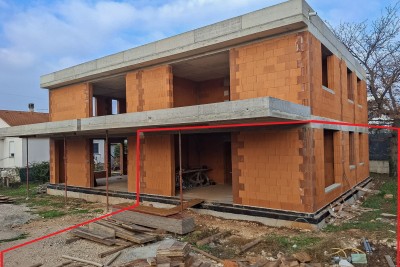 Moderne Wohnung mit zwei Schlafzimmern und großem Garten - in Bau