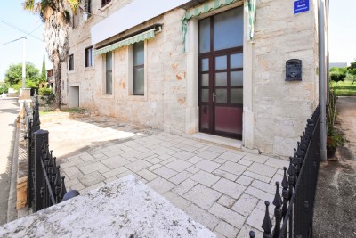 OPPORTUNITY! Istrian stone house with 2 apartments, yard and sea view 30