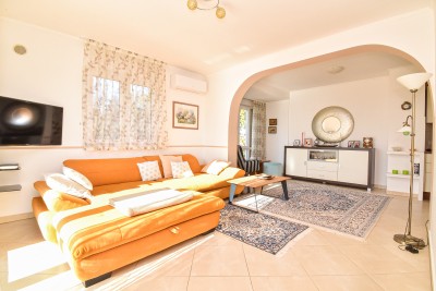 Casa con due appartamenti e un bel curato cortile 21