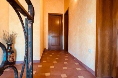 Prilika!!! Kamena kuća s bazenom i velikom okućnicom 20