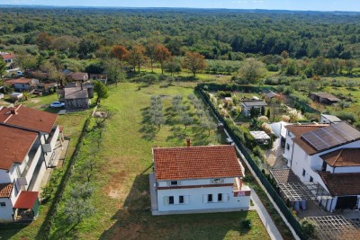 Casa familiare con ampio terreno edificabile in una zona tranquilla vicino a Parenzo 5