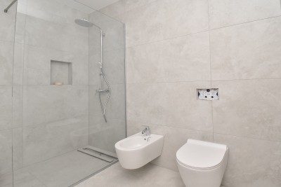 Moderna vila s štirimi spalnicami, le 3 km od središča Poreča - v fazi gradnje 21