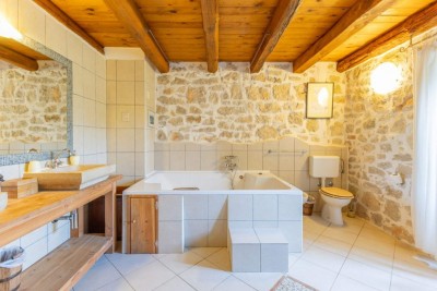 Poreč okolica – šarmantna kamena kuća s bazenom 17