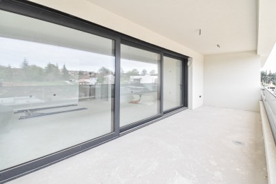 Luksuzan stan na 1. katu s prostranom natkrivenom terasom – mirna lokacija, 3 km od mora 12