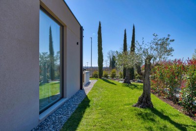 Ekskluzivna moderna vila s bazenom 32