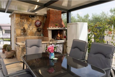 Ekskluzivna kuća na osami s bazenom i prostranom okućnicom 30