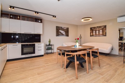 Renovirana istarska ljepotica s bazenom i prostranim dvorištem 5