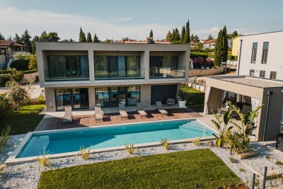 Luxury villa with pool near the sea 31