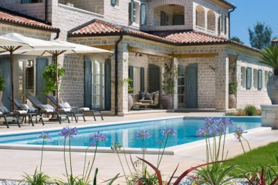 Luxury stone villa with swimming pool and sports area 3