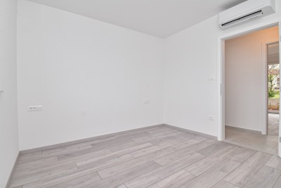 Appartamento con ampio giardino vicino al mare 13