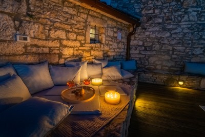 Središnja Istra, Obnovljena kamena vila s bazenom 45