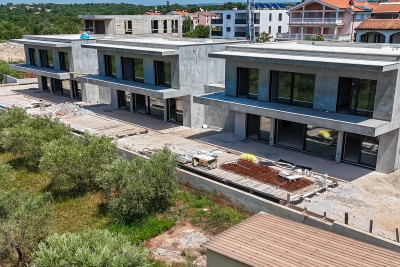 Luxury villa with swimming pool 300 meters from the sea - under construction